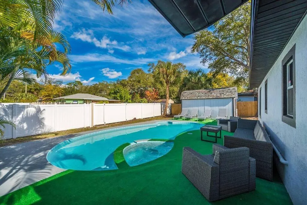 Heated In-Ground Pool With Whirlpool Βίλα Τάμπα 0*,