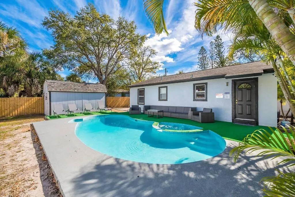 Heated In-Ground Pool With Whirlpool Βίλα Τάμπα 0*,